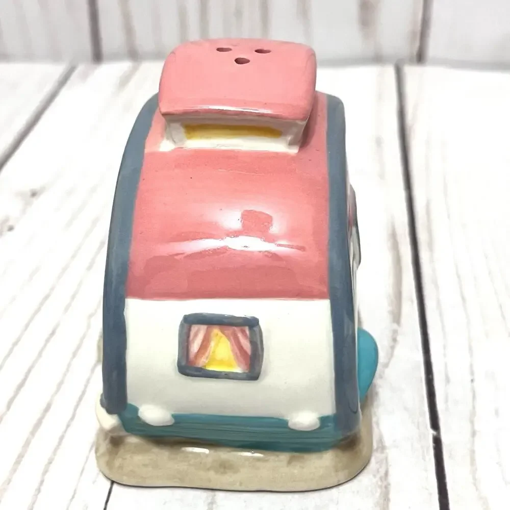 Ceramic Retro Camper RV Trailer Salt and Pepper Shakers Set Flamingos
